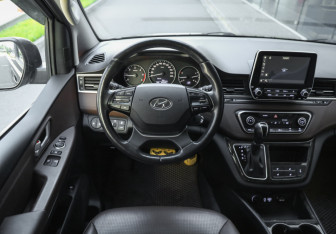 Подержанный автомобиль Hyundai Grand Starex 2018 года (14 фото)