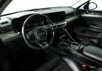 Подержанный автомобиль Kia K5 2020 года (11 фото)