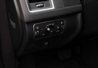 Подержанный автомобиль Volvo XC60 2014 года (27 фото)