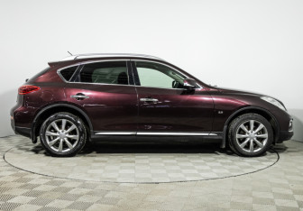 Подержанный автомобиль Infiniti QX50 2016 года (4 фото)