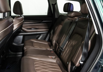 Подержанный автомобиль Exeed VX 2023 года (10 фото)