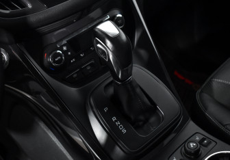 Подержанный автомобиль Ford Kuga 2013 года (14 фото)