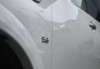 Подержанный автомобиль Infiniti QX80 2017 года (14 фото)