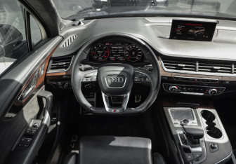 Подержанный автомобиль Audi Q7 2018 года (15 фото)