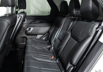 Подержанный автомобиль Land Rover Discovery 2017 года (10 фото)