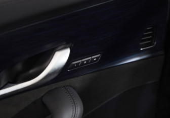 Подержанный автомобиль Geely Monjaro 2024 года (19 фото)