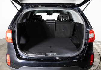 Подержанный автомобиль Kia Sorento 2017 года (9 фото)