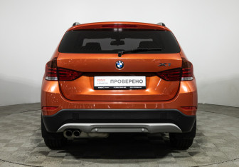 Подержанный автомобиль BMW X1 2013 года (6 фото)
