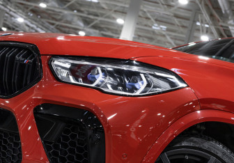Подержанный автомобиль BMW X6 M 2021 года (3 фото)