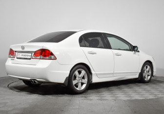Подержанный автомобиль Honda Civic Sedan 2011 года (5 фото)