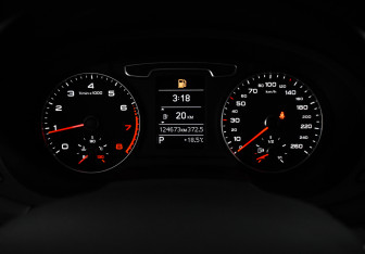 Подержанный автомобиль Audi Q3 2013 года (19 фото)