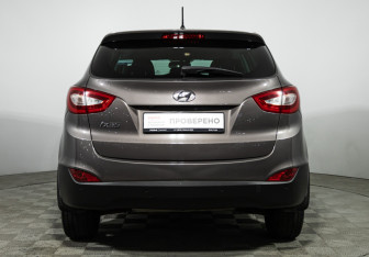 Подержанный автомобиль Hyundai ix35 2014 года (6 фото)