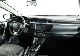 Подержанный автомобиль Toyota Corolla Sedan 2014 года (9 фото)
