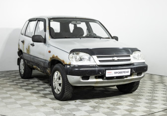 Подержанный автомобиль Chevrolet Niva 2006 года (3 фото)