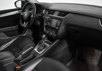 Подержанный автомобиль Skoda Octavia Liftback 2016 года (16 фото)