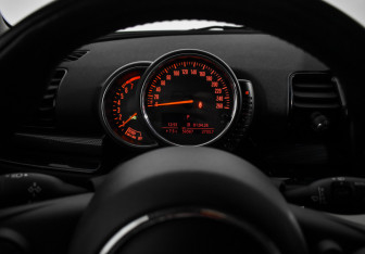 Подержанный автомобиль MINI Clubman Wagon 2016 года (17 фото)