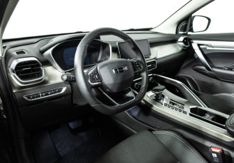 Подержанный автомобиль Geely Coolray 2023 года (11 фото)