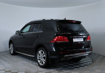 Подержанный автомобиль Mercedes-Benz GLE 2015 года (8 фото)