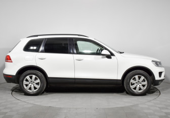 Подержанный автомобиль Volkswagen Touareg 2015 года (4 фото)