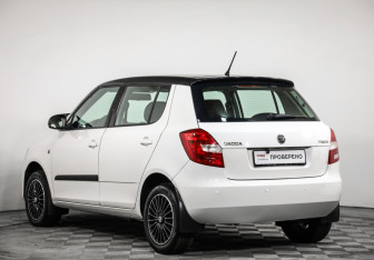 Подержанный автомобиль Skoda Fabia Hatchback 2013 года (6 фото)