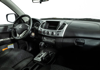 Подержанный автомобиль Mitsubishi L200 2014 года (9 фото)