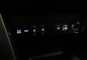 Подержанный автомобиль Toyota RAV4 2014 года (17 фото)