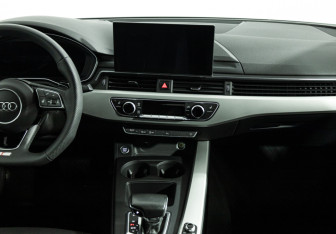 Подержанный автомобиль Audi A4 Sedan 2020 года (14 фото)