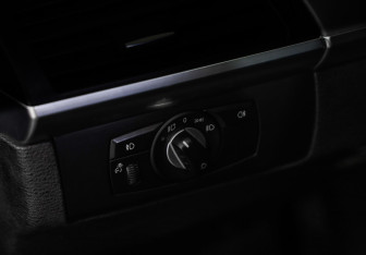 Подержанный автомобиль BMW X5 2010 года (23 фото)