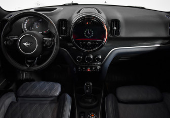 Подержанный автомобиль MINI Countryman 2020 года (16 фото)