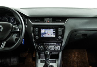 Подержанный автомобиль Skoda Octavia Liftback 2014 года (14 фото)