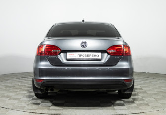 Подержанный автомобиль Volkswagen Jetta Sedan 2011 года (6 фото)