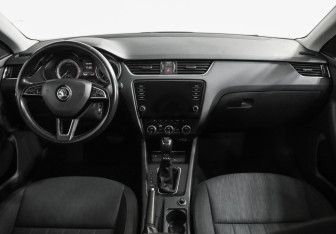 Подержанный автомобиль Skoda Octavia Liftback 2018 года (10 фото)