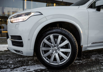 Подержанный автомобиль Volvo XC90 2017 года (3 фото)