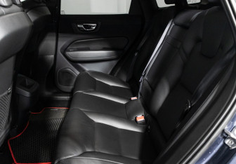 Подержанный автомобиль Volvo XC60 2019 года (10 фото)