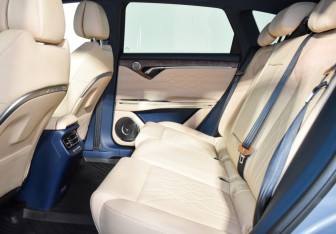 Подержанный автомобиль Voyah Free 2023 года (11 фото)