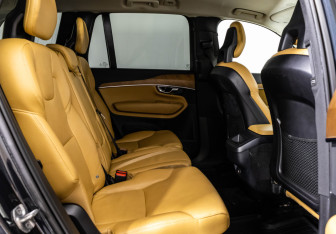 Подержанный автомобиль Volvo XC90 2015 года (22 фото)