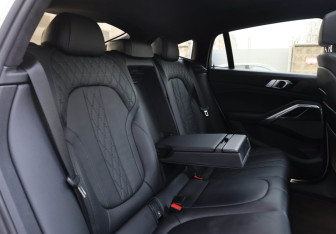 Подержанный автомобиль BMW X6 2020 года (11 фото)