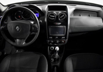 Подержанный автомобиль Renault Duster 2016 года (13 фото)