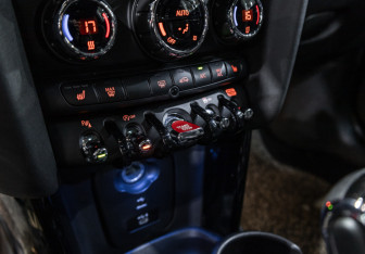 Подержанный автомобиль MINI Hatch 2021 года (24 фото)