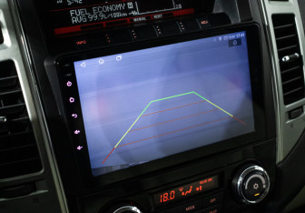 Подержанный автомобиль Mitsubishi Pajero 2017 года (15 фото)