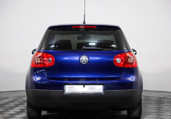 Подержанный автомобиль Volkswagen Golf Hatchback 2005 года (6 фото)