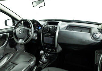 Подержанный автомобиль Renault Duster 2018 года (8 фото)