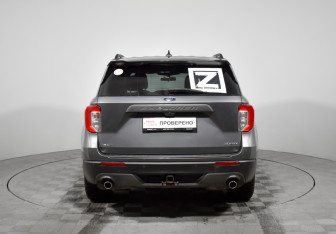 Подержанный автомобиль Ford Explorer 2021 года (6 фото)