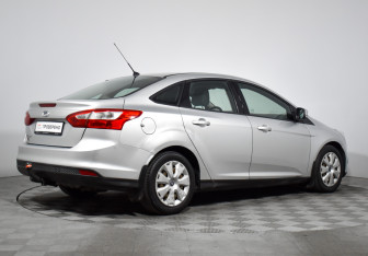 Подержанный автомобиль Ford Focus Sedan 2011 года (5 фото)