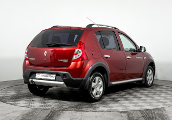 Подержанный автомобиль Renault Sandero 2014 года (5 фото)