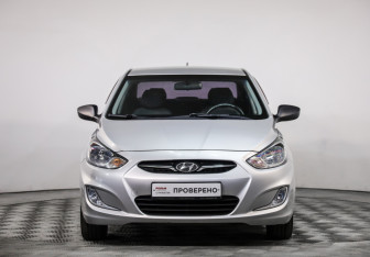 Подержанный автомобиль Hyundai Solaris Sedan 2013 года (2 фото)