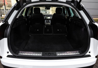 Подержанный автомобиль Land Rover Range Rover Velar 2018 года (34 фото)