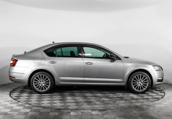 Подержанный автомобиль Skoda Octavia Liftback 2019 года (4 фото)