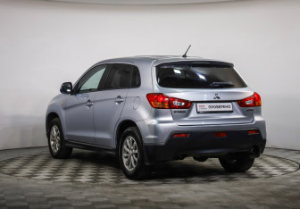 Подержанный автомобиль Mitsubishi ASX 2012 года (7 фото)