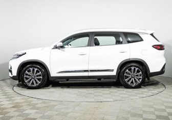 Подержанный автомобиль Chery Tiggo 8 2022 года (8 фото)